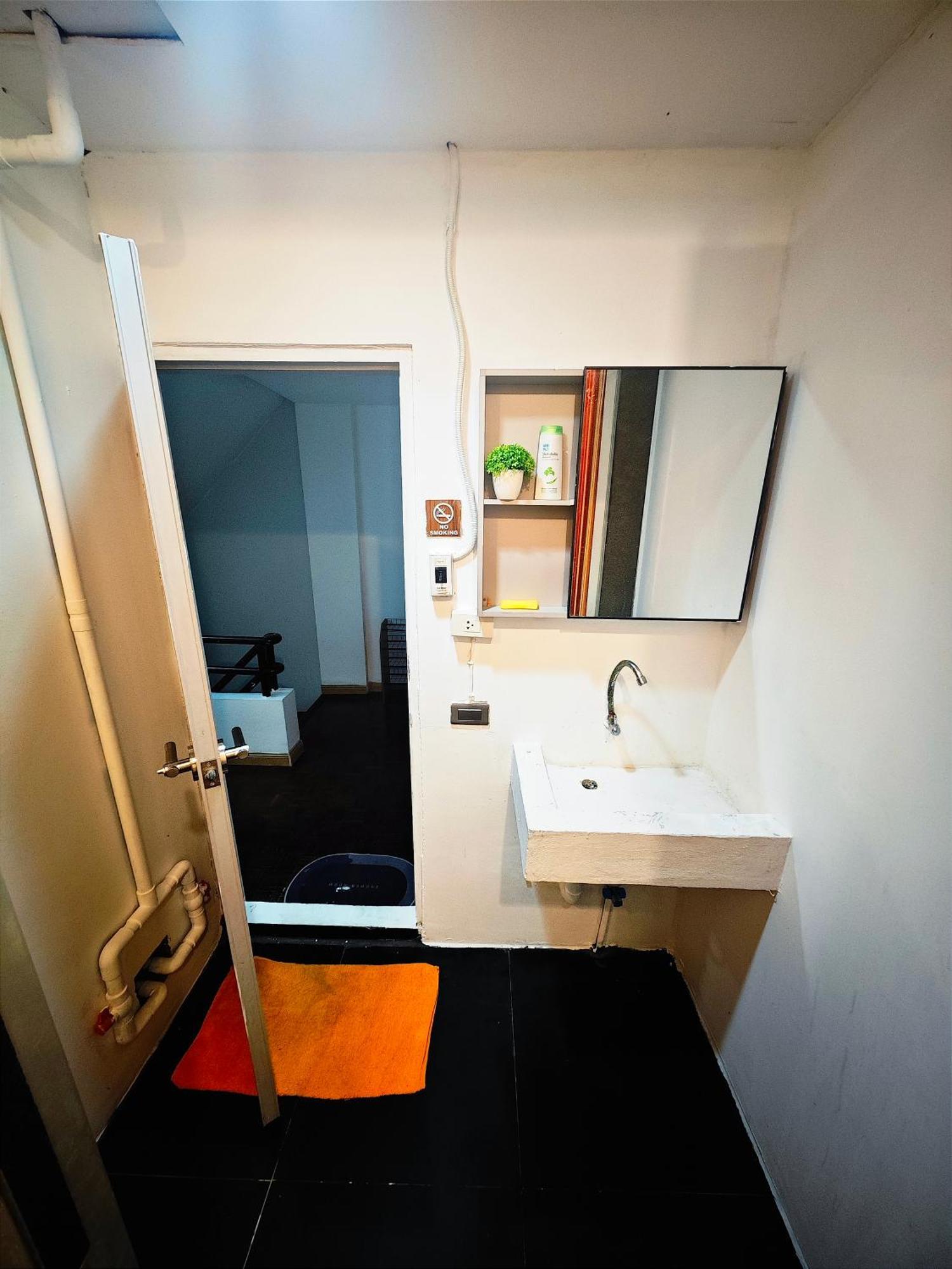 Panda Lodge Home Stay バンコク都 エクステリア 写真